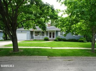 1888 Ridge Dr, Freeport, IL 61032