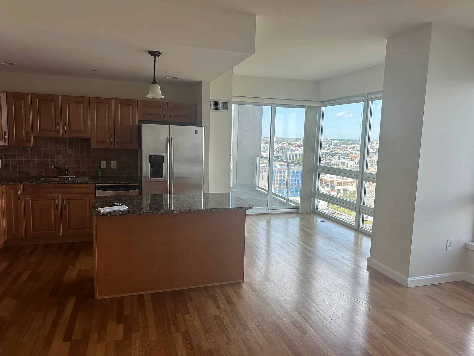 2 bed, 2.5 bath, 1568 sqft, $3,999 — Photo 2