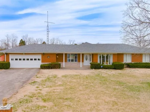 711 W Maple St, Irvington, KY 40146