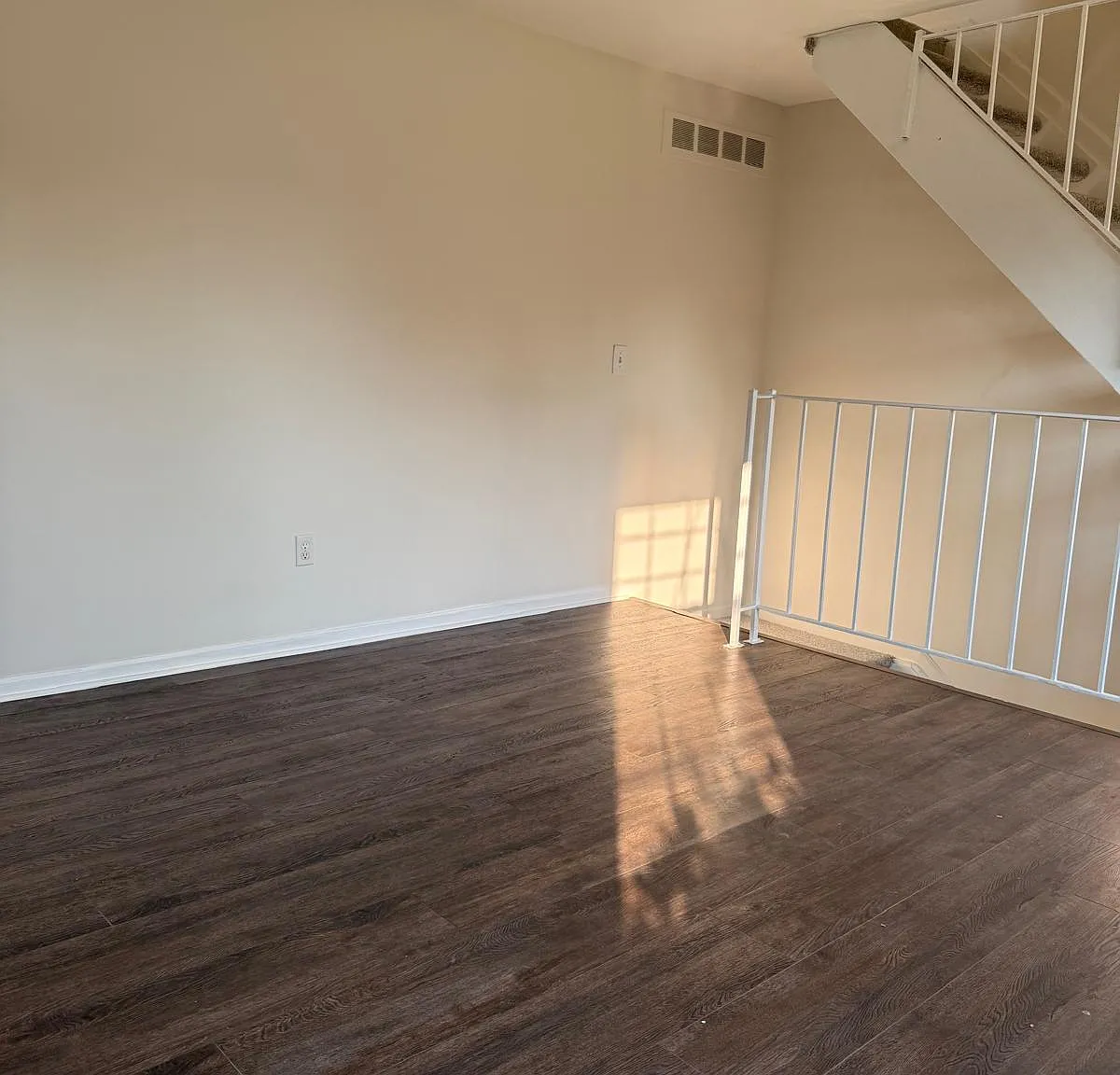 2 bed, 1.5 bath, 1468 sqft, $1,800 — Photo 2