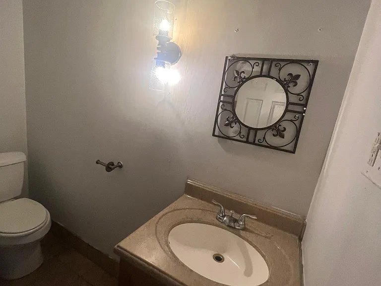 409 Zara St — Photo 18