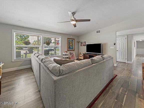 4th image of 4054 San Remo Dr