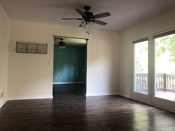 4th image of 973 Hillgail Cir SW