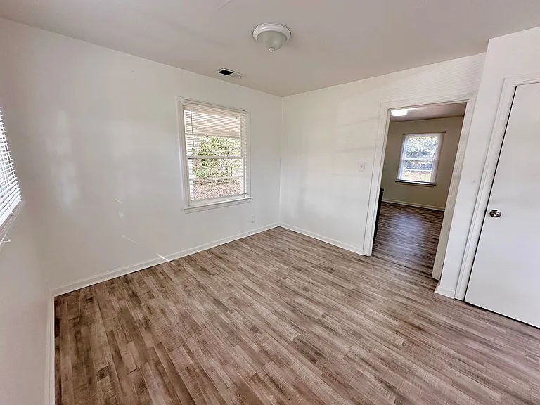 108 Smith Pl — Photo 5