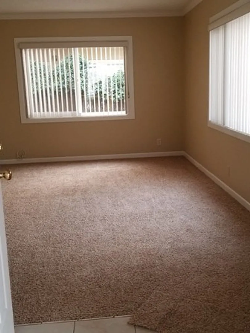7 El Camino Palms Apartments — Photo 3