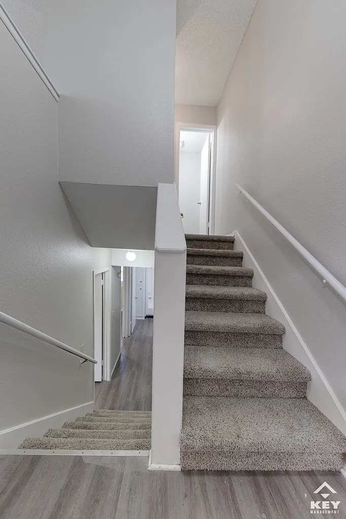 2 bed, 1.5 bath, 1145 sqft, $1,050 — Photo 2