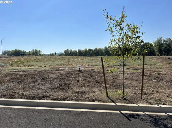 1536 NW Pinehurst Dr #108, McMinnville, OR 97128