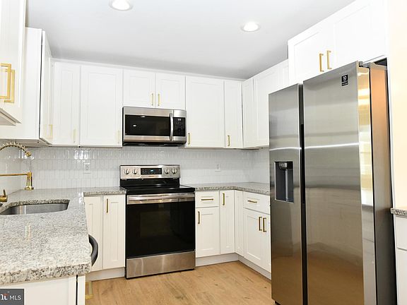 5th image of 22700 Parkview Dr