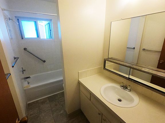 5th image of 2845 Broadway St APT 101