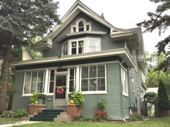 707 N Park St, Watertown, SD 57201