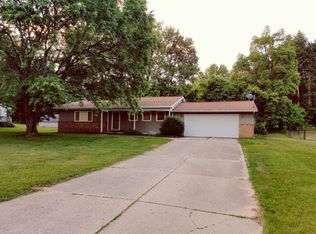 10400 Leland Dr, Greenville, MI 48838