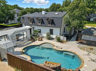 1323 Dublin St, Grapevine, TX 76051