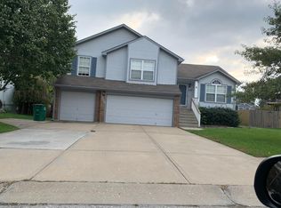 435 SW Oak Wood Ln, Grain Valley, MO 64029