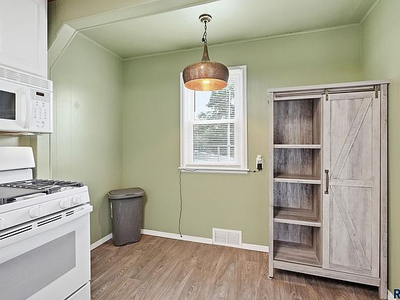 5th image of 601 S Lyndale Ave