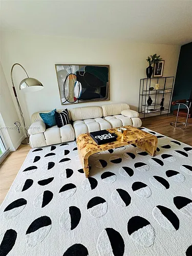1045 10th St #302 Photo 1