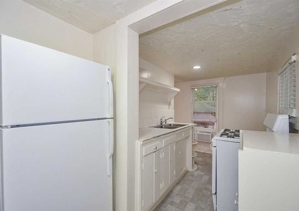 1st image of 1206 Missouri St #1/2