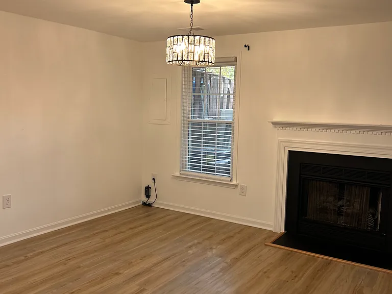 4102 Hampstead Ln — Photo 11