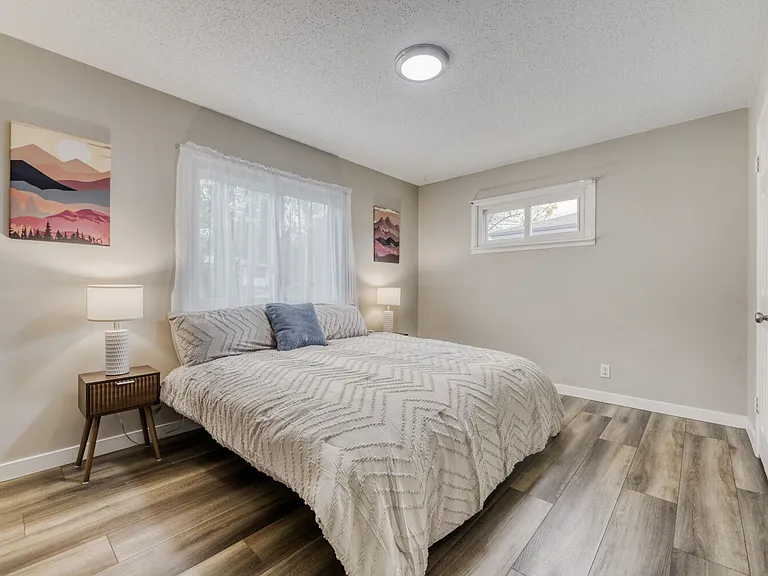 1015 W Longview Ave — Photo 10