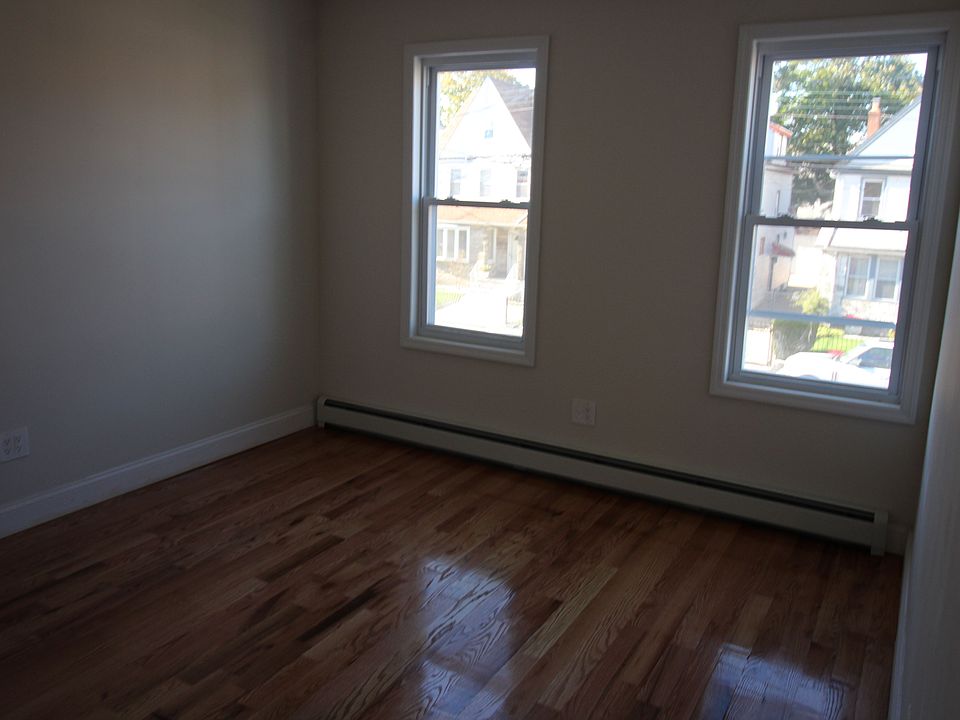 1st image of 11327 208th St