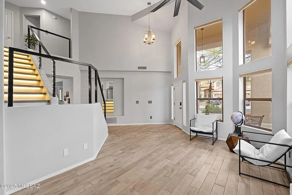 4 bed, 2451 sqft, $4,600 — Photo 4