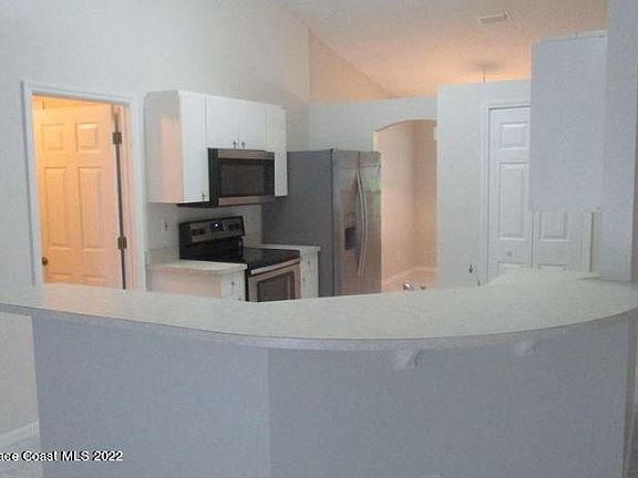 4th image of 590 Rembrandt St SE