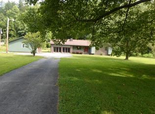 8562 Elkhorn Crk, Ashcamp, KY 41512