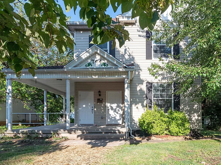 744 S Main Ave #A-B — Photo 1