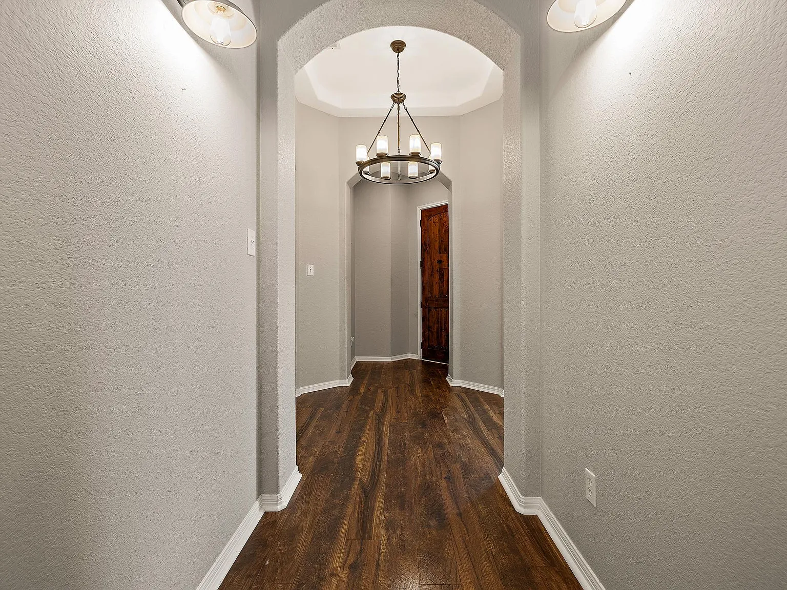 4 bed, 3.0 bath, 2307 sqft, $2,700 — Photo 2