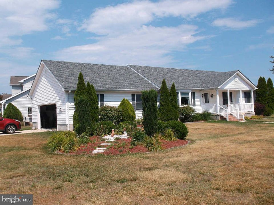 1st image of 36785 W Pond Cir