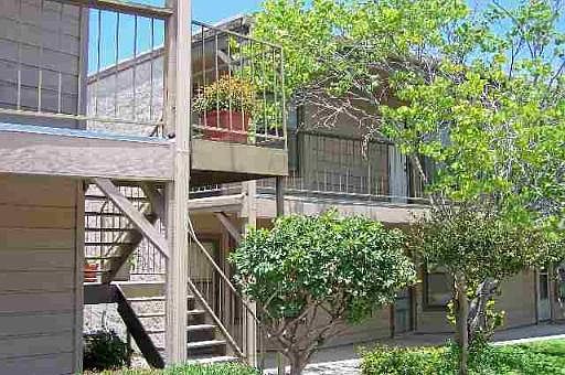 2nd image of 1559 PARKVIEW DR #F-1