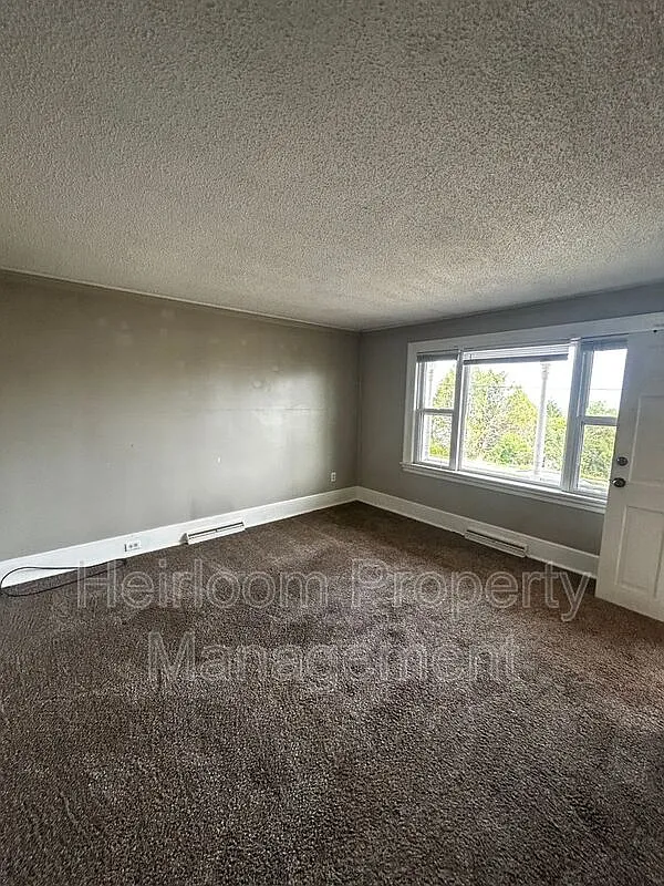 2 bed, 1.0 bath, 732 sqft, $1,125 — Photo 2