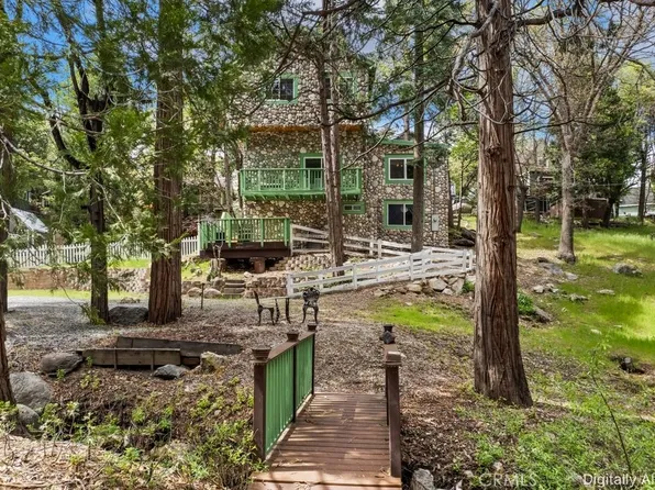 27538 Meadow Dr, Lake Arrowhead, CA 92352