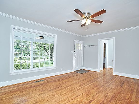 5th image of 1112 W Murray Ave