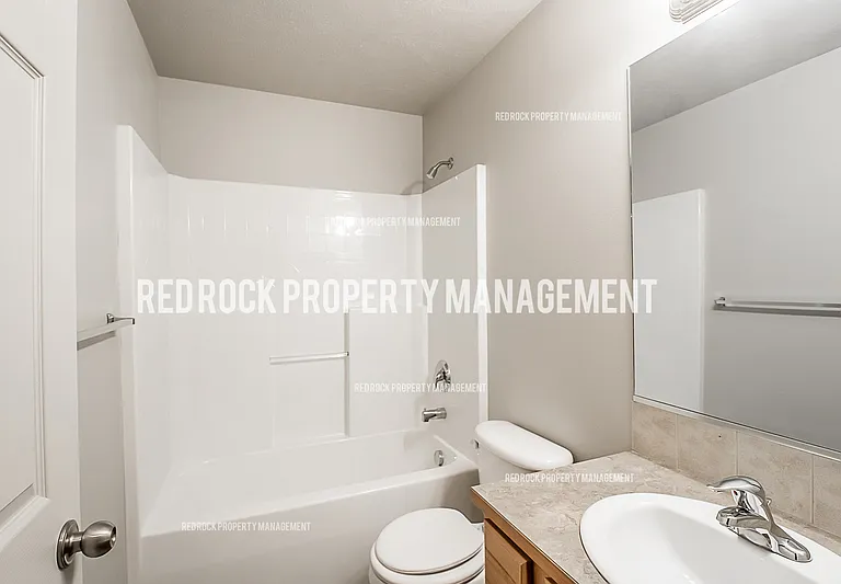 1603 N Drummond St — Photo 17