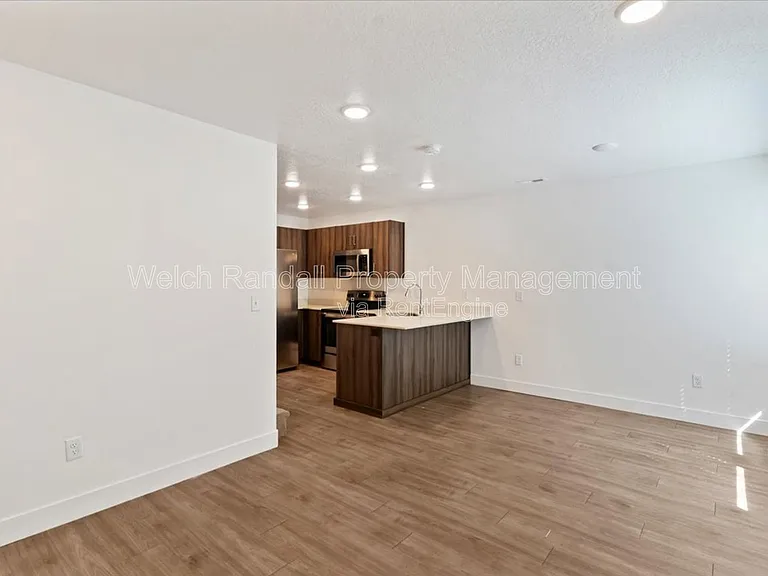 1173 W Shady Brook Ln #11 — Photo 4