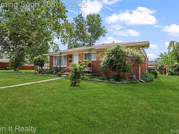 4th image of 26321 Midway St