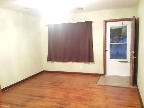 129 S Mt Carmel, Living Room