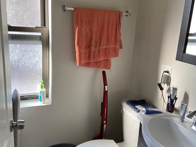 1058 W Lill Ave #1 — Photo 4