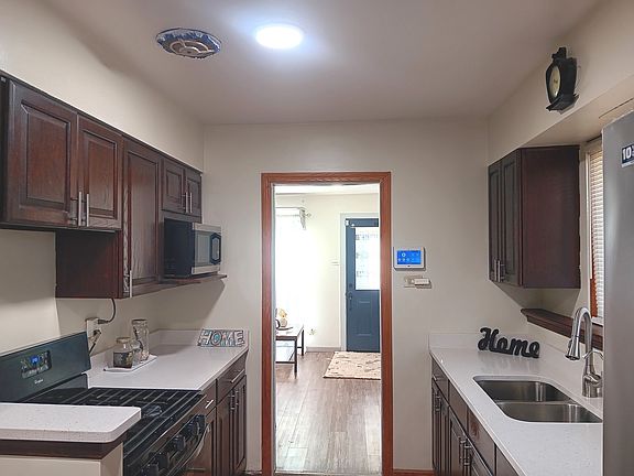 5th image of 15451 Rose Dr