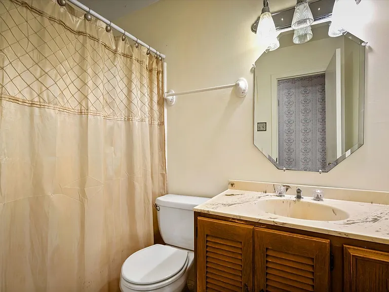 7300 Cypress Ave — Photo 16