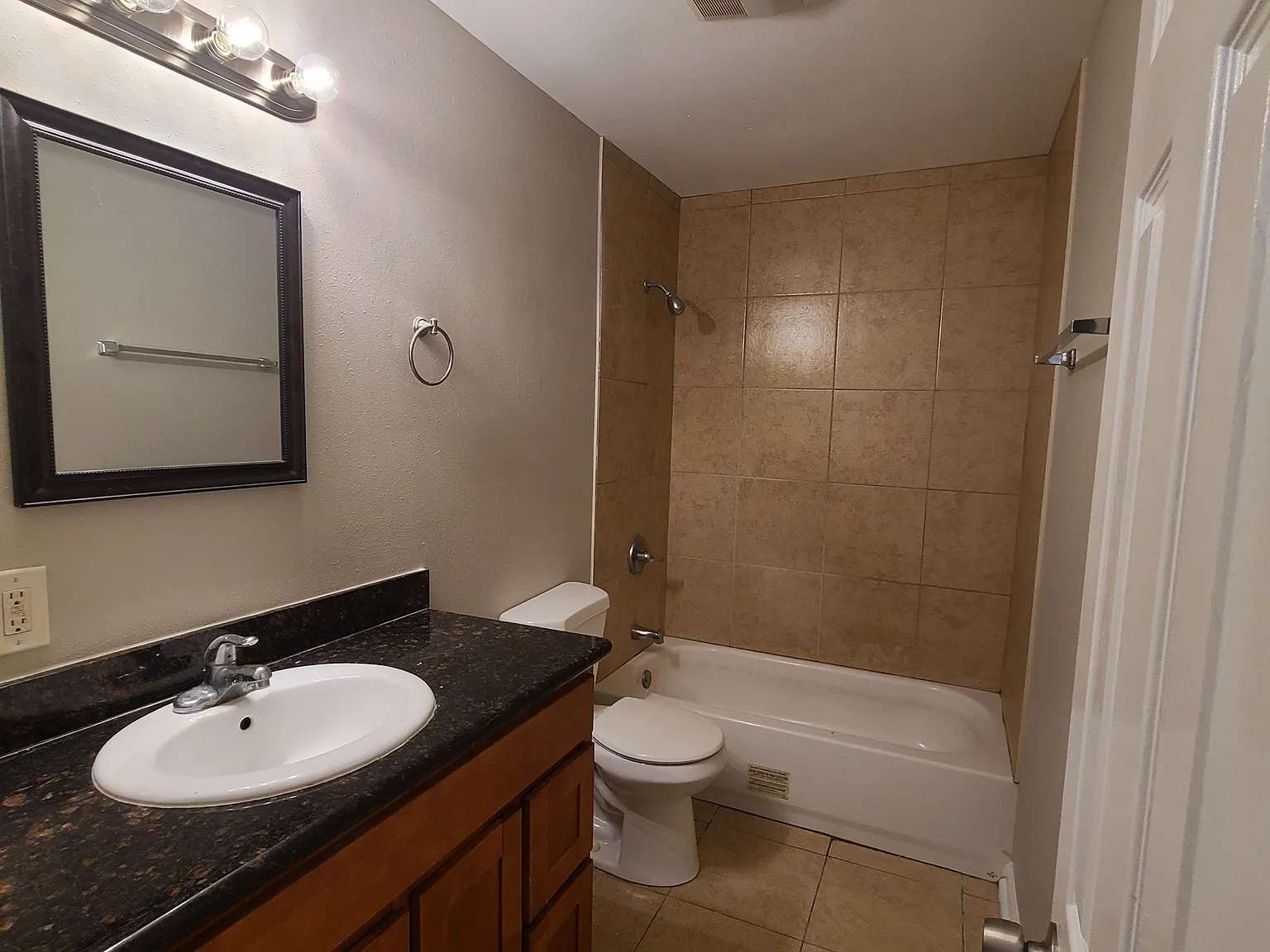 3820 Juno Drive - 3820 — Photo 4