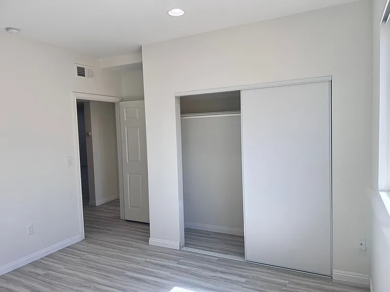 6829 Simpson Ave — Photo 13
