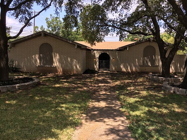Front Yard Facing Oakdale