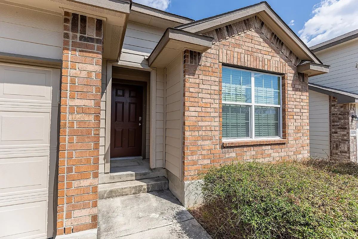 Outdoor Entry - 11143 Creek Eagle