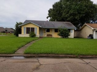 2920 Oleander Ln, Groves, TX 77619