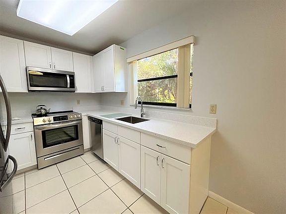 2nd image of 3101 Lucerne Park Dr
