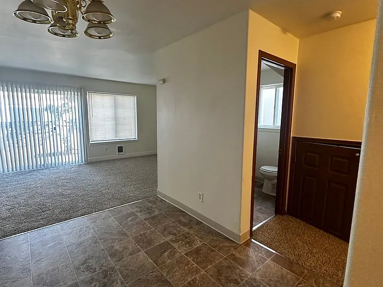 3113 NE Flintlock Pl — Photo 10