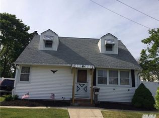 14 Kenneth Ln, Bay Shore, NY 11706