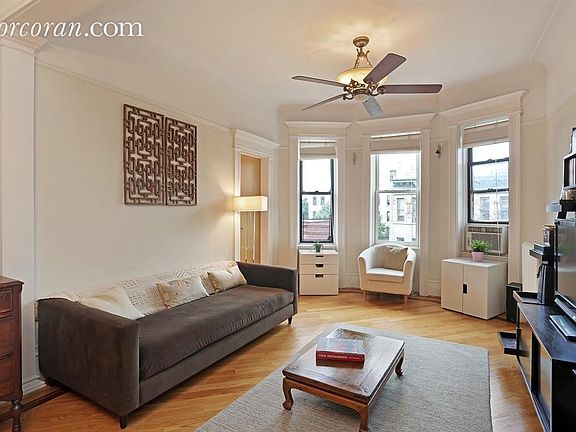 2nd image of 226 Saint James Pl APT 4L
