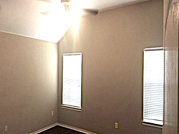 5th image of 202 Willow Creek Dr